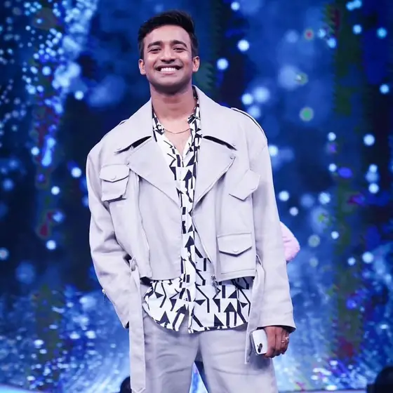 Aniket Chauhan performing
